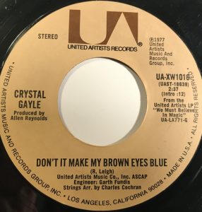 Single Don't It Make My Brown Eyes Blue 1977