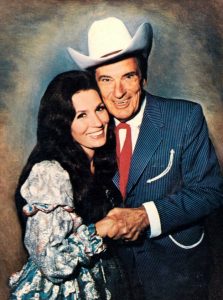 Ernest Tubb And Loretta Lynn - Who's Gonna Take the Garbage Out